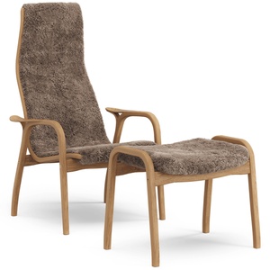 Fauteuil suédois Lamino avec repose-pieds, chêne huilé, Sahara et peau de mouton