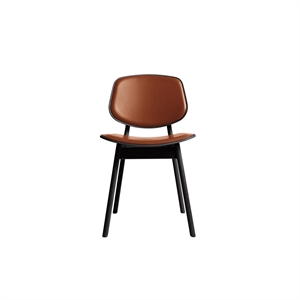 Chaise de salle à manger Pandora de la collection Ro, tapissée en chêne laqué noir et cuir Calvados