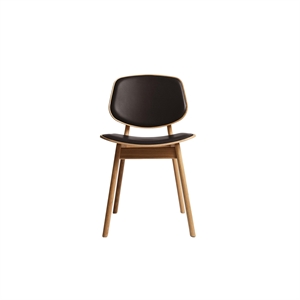 Chaise de salle à manger Pandora de la collection Ro, tapissée en chêne huilé et cuir marron foncé